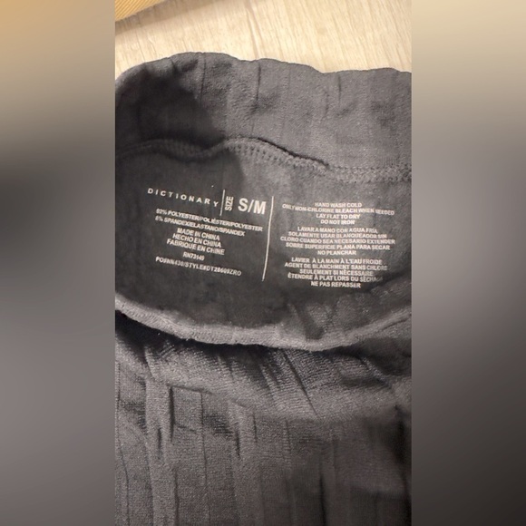 Dictionary sleeveless fleece lined top. Women’s size S/M - Picture 4 of 4